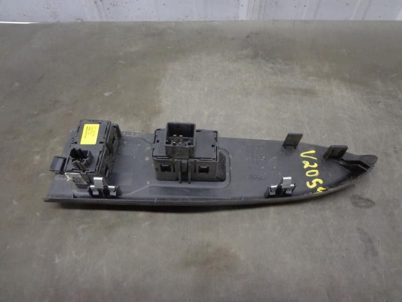 2009 CROWN VICTORIA ELECTRIC DOOR SWITCHPASSENGER WINDOW AND LOCK/UNLOCK ONLY