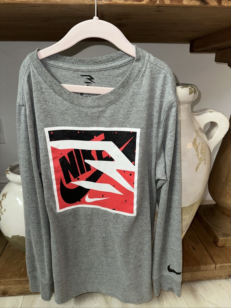Nike Gray Boys Long Sleeves T Shirt Size M 10-12 Years