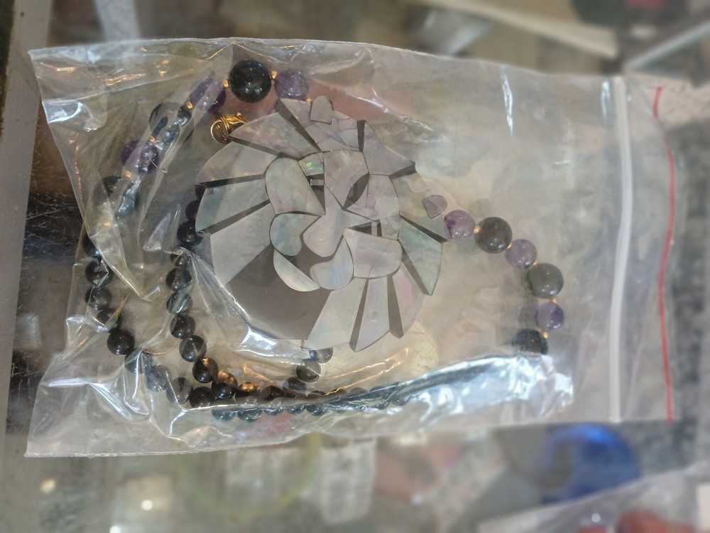 NEW Lee Sands Lion Necklace Mother Of Pearl Inlay With Tiger Eye And Onyx Beads