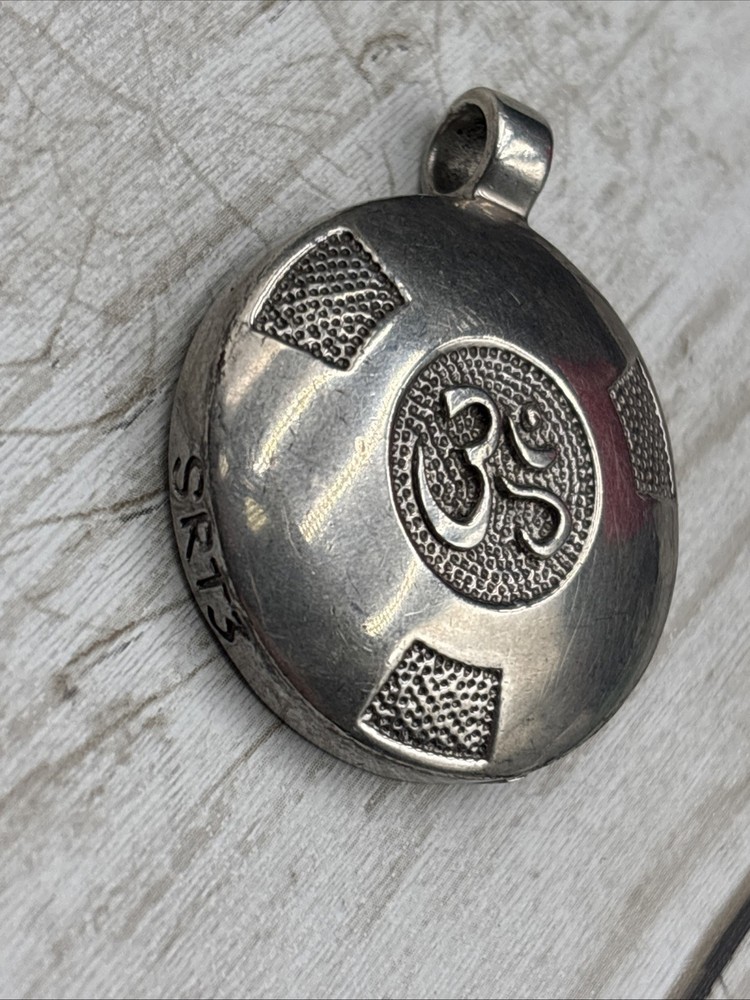 Yoga Lover's Sterling Silver Om Enerchi Qlink With Srt3