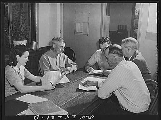 Photo:Texas. A meeting of the rationing board, San Augustine