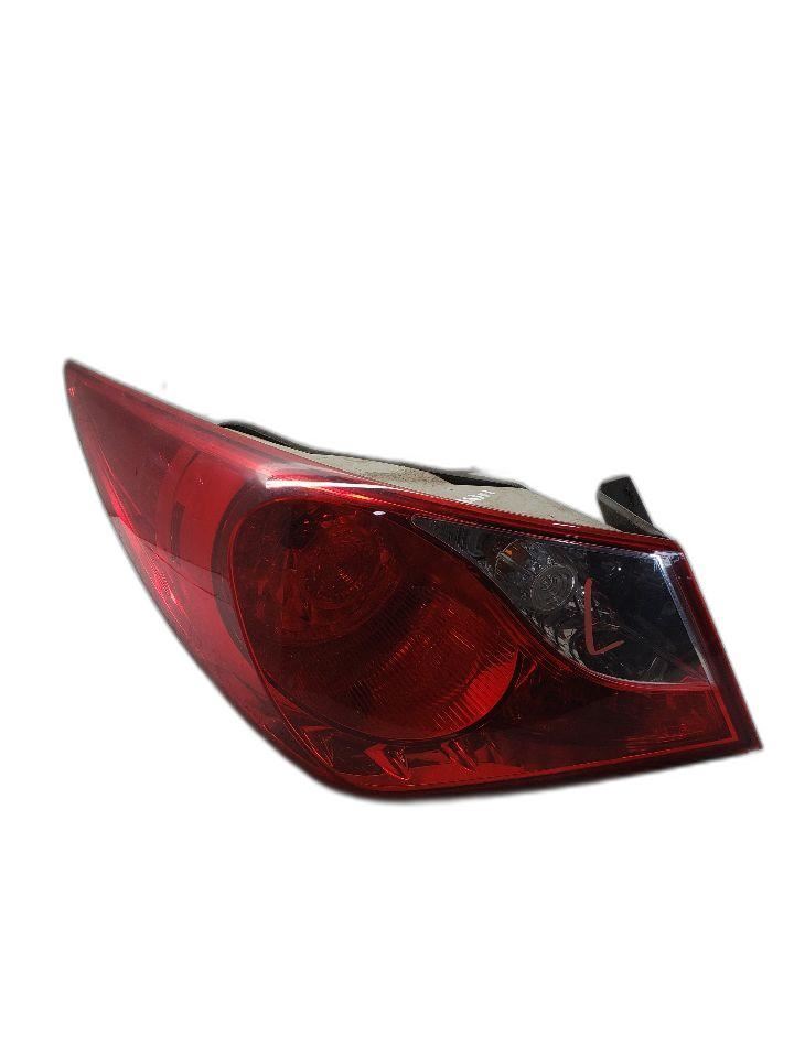 2011-2014 Hyundai Sonata Driver Side Tail Light VIN B 8th Digit Incandescent Bulb Replacement 1339751