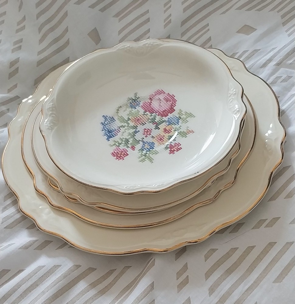 Vintage Homer Laughlin Virginia Rose Petit Point 22 Kt Gold Dinner 5 Plate Set