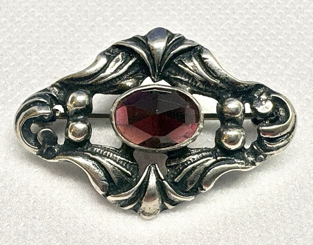 K21 Antique 2Ct Red Garnet 800 Silver Brooch BOHO 1890-1930 Condition Very Good
