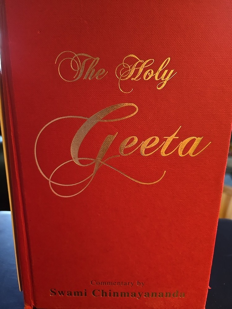 The Holy Geeta  Commentary by Swami Chinmayananda Cloth 2021 Hardcover W/bookmar