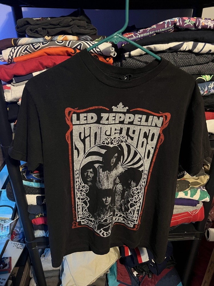 Led Zeppelin Red Band T-Shirt Size Small Short Sleeve Black Crew Neck