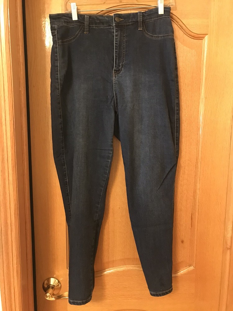 Fashion Nova womans blue 13 skinny jeans