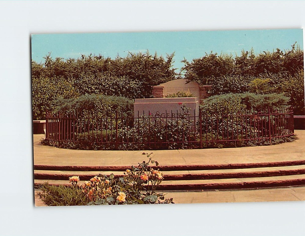 Postcard Will Rogers Memorial Garden And Tomb Claremore Oklahoma USA