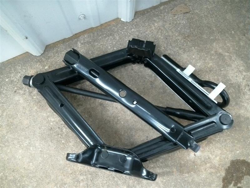 EXPLORER  2018 Jack 104564638 NO FOAM TRAY NO SPARE TIRE