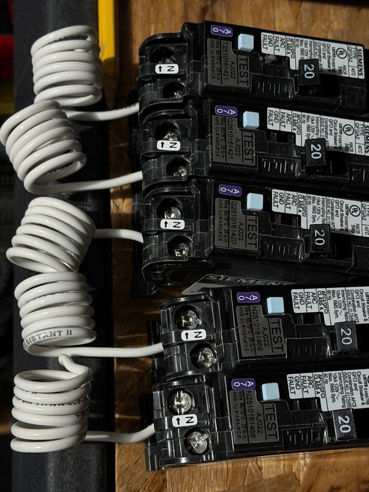 siemens 20A dual function breaker