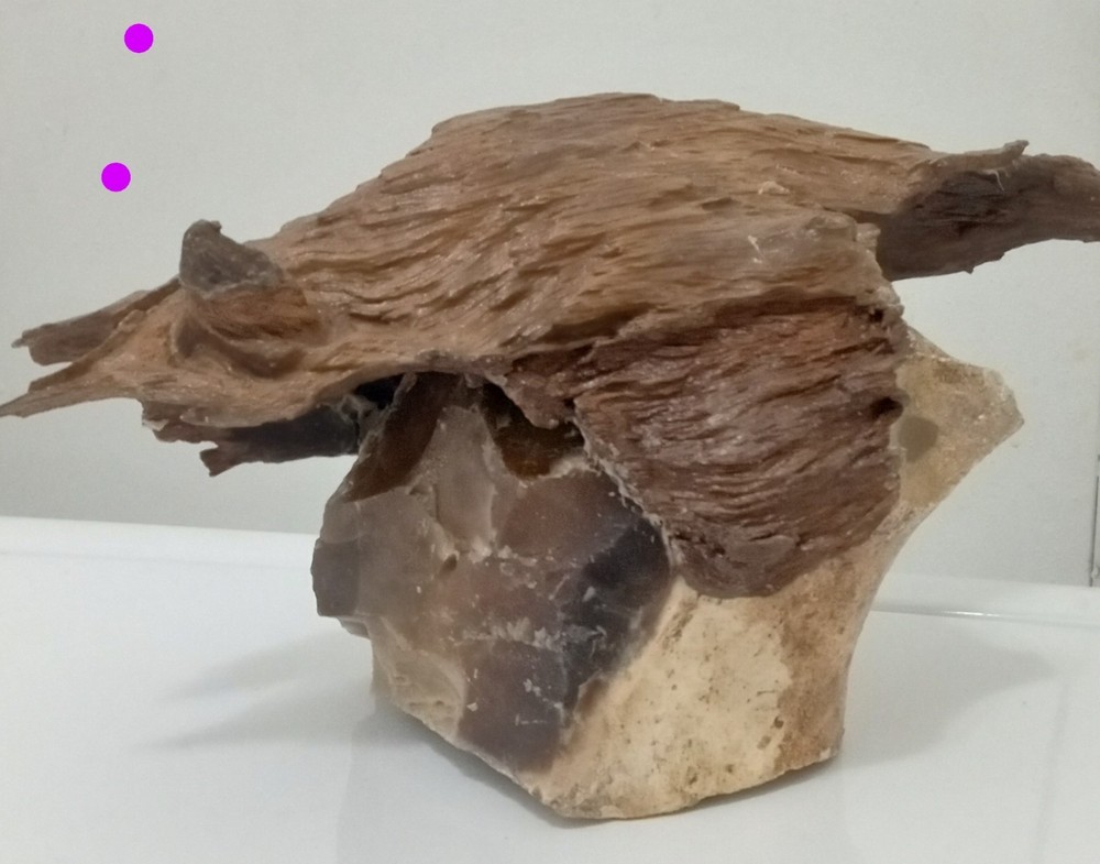 Natural Abstract Wood Sculpture with Flint Stone - Elegant Mantel Decor