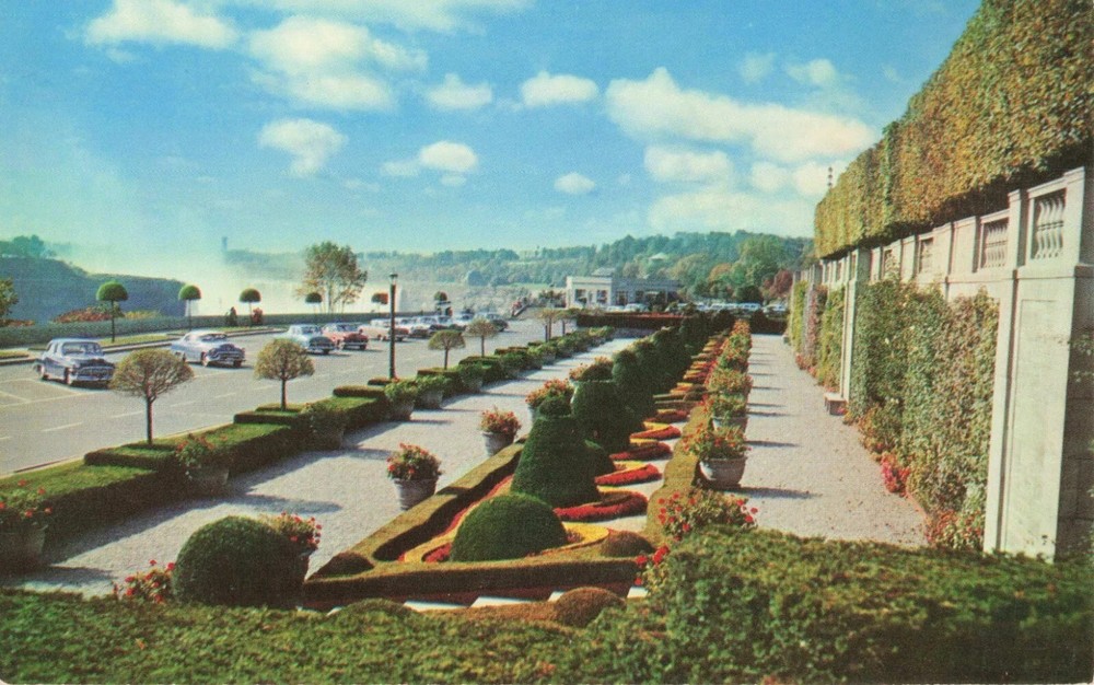 Famous Oake's Garden Theatre - Canadian Horseshoe Falls, Niagara Falls Postcard