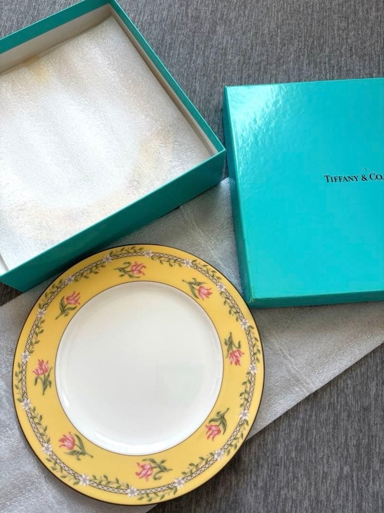 Tiffany & Co. Floral Yellow Plate Collectible New Ceramics Gift