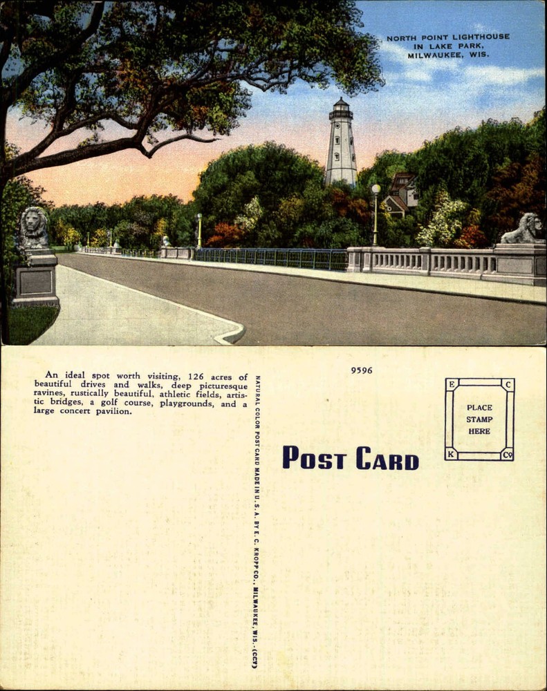 North Point Lighthouse in Lake Park Milwaukee Wisconsin linen 1940s unused