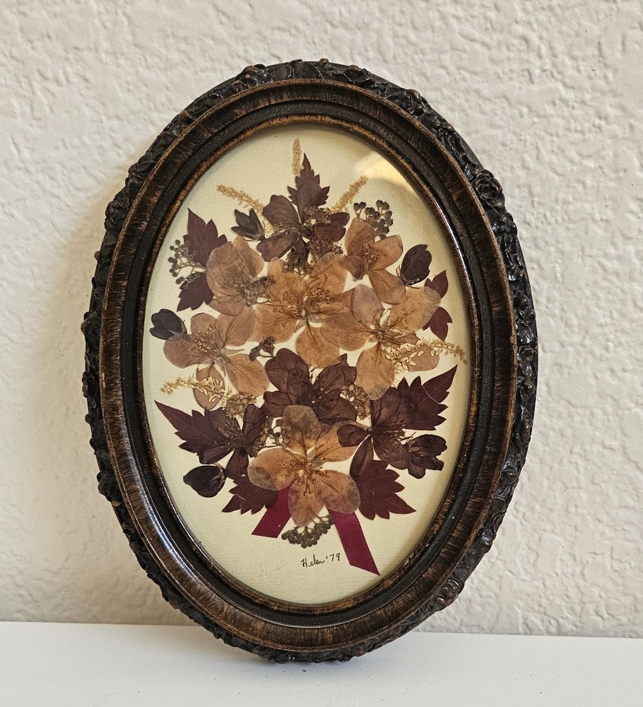 Vtg 1979 Oval Pressed Flowers Wood Framed Wall Art